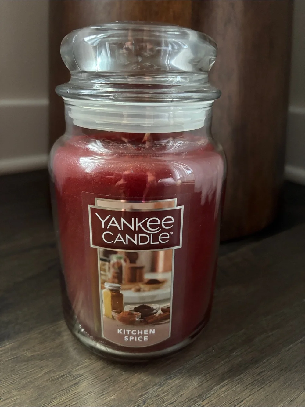 Yankee Candle Kitchen Spice,ginger,cardamom,cinnamon,clove,almond, orange,nutmeg